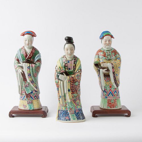 THREE FAMILLE ROSE PORCELAIN FEMALE 3aa207