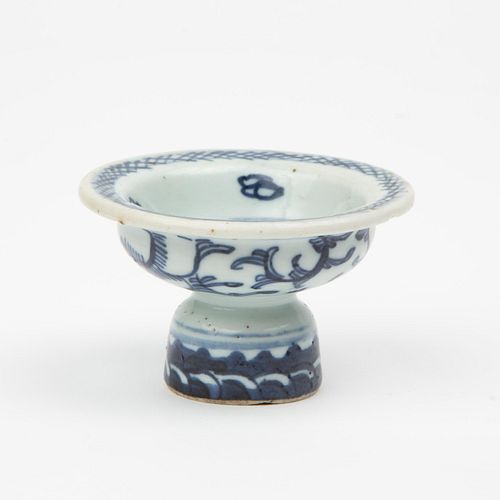 CHINESE BLUE AND WHITE STEM CUP  3aa2e8