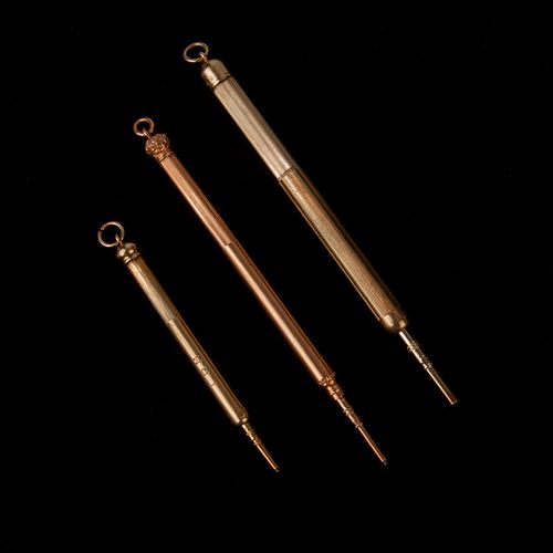 GROUP OF 14K GOLD PENCIL PENDANTSGroup 3aa312