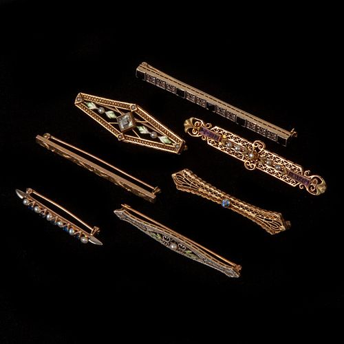 GROUP OF 7 GOLD AND GEMSTONE BROOCHES,