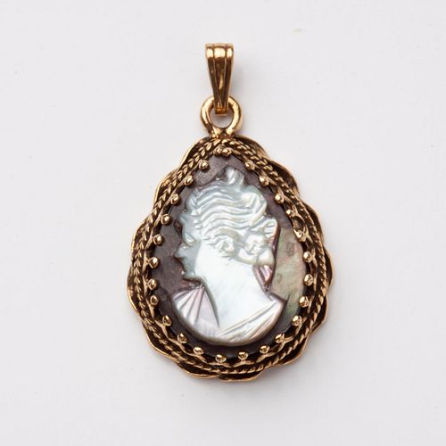 14K MOTHER OF PEARL CAMEO PENDANT  3aa37b
