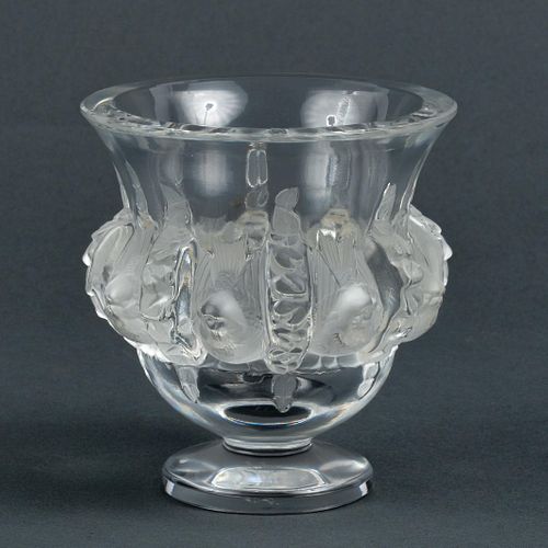 LALIQUE DAMPIERRE FOOTED VASEA 3aa3b0