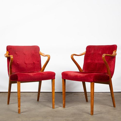 PAIR OF MODERN CURVED ARM CHAIRSTwo 3aa40b