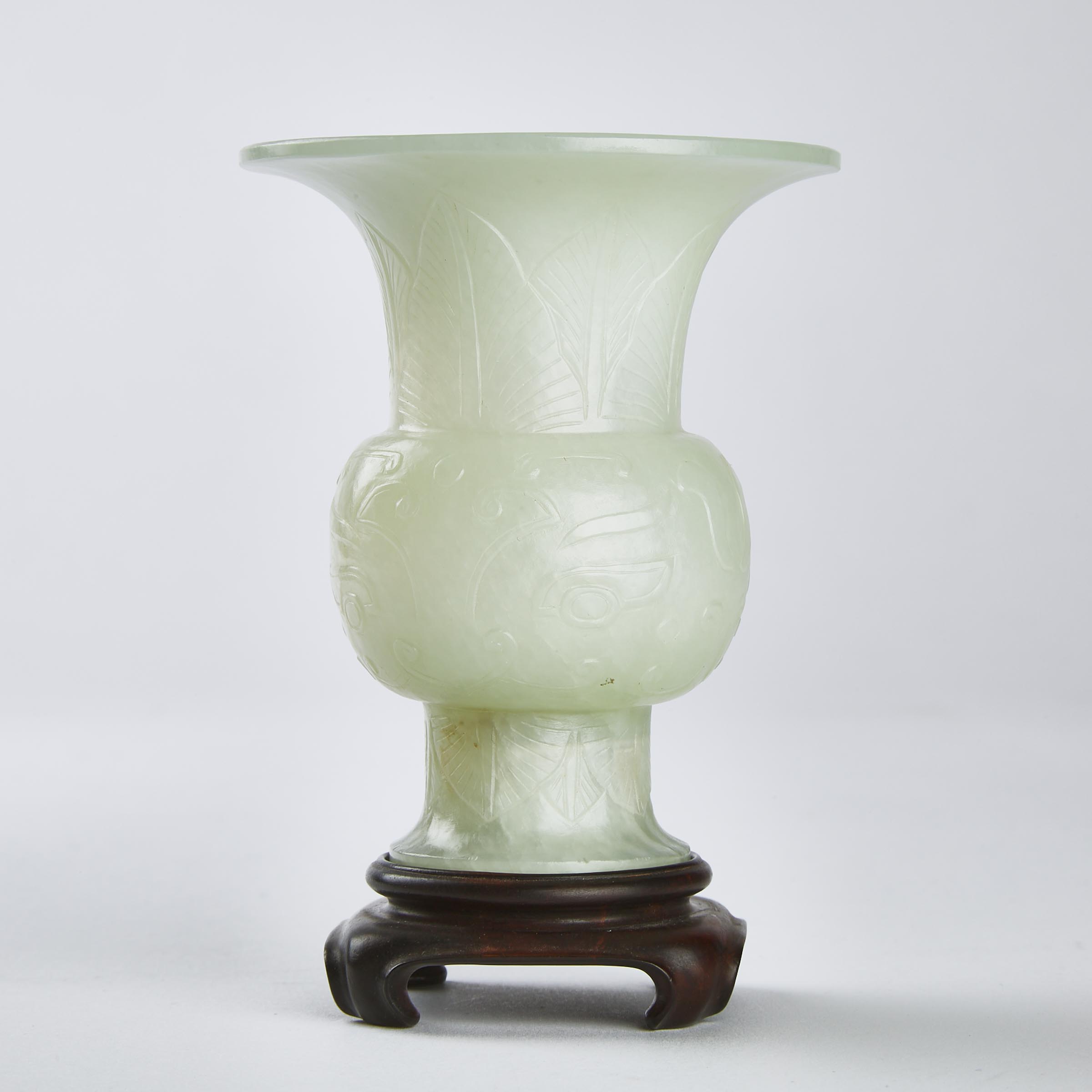 A Small Mughal Style White Jade 3aa6c7