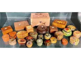 Variety of wood and lacquerware 3acfee
