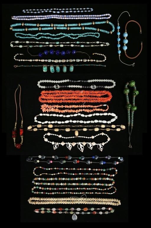 GROUPING OF BEADED NECKLACESLot includes