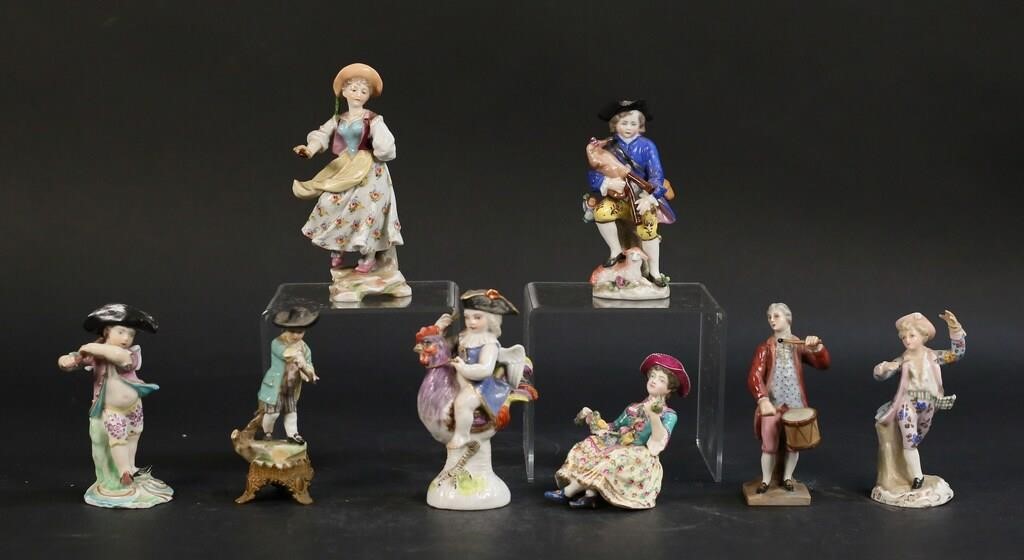 8 PORCELAIN FIGURINES8 porcelain figurines,