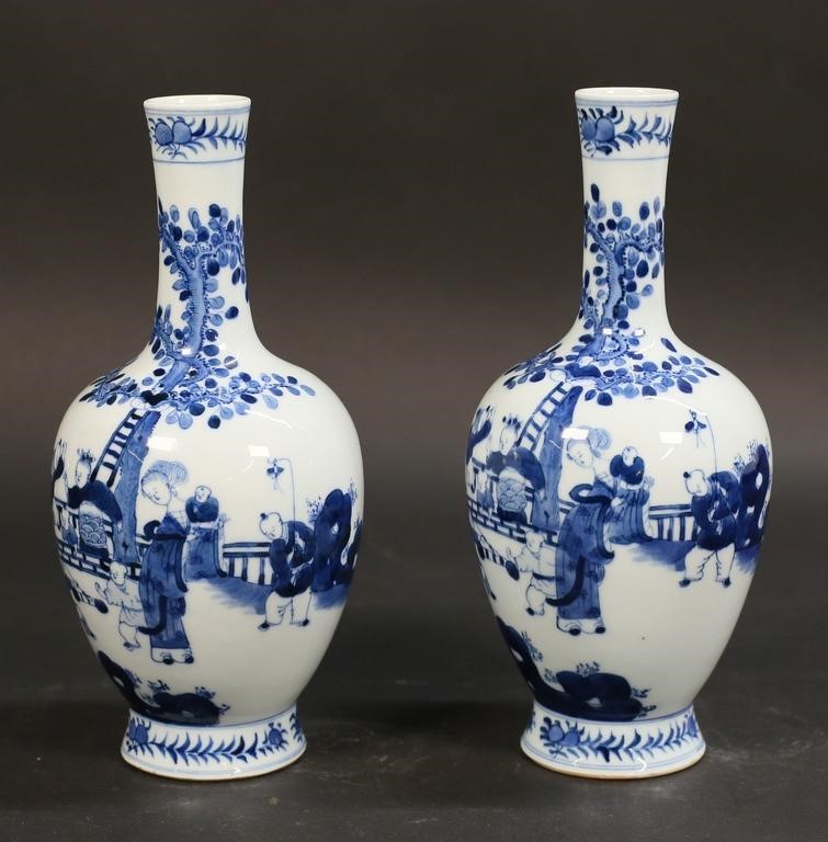 PAIR OF CHINESE PORCELAIN KANGXI