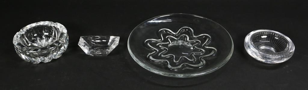 4 ART GLASS PIECESOval ashtray, marked