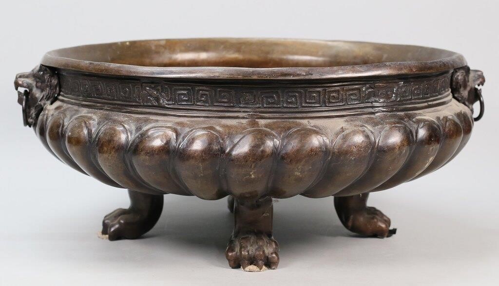 BRONZE PAW FOOT PLANTERBronze planter 3ad365