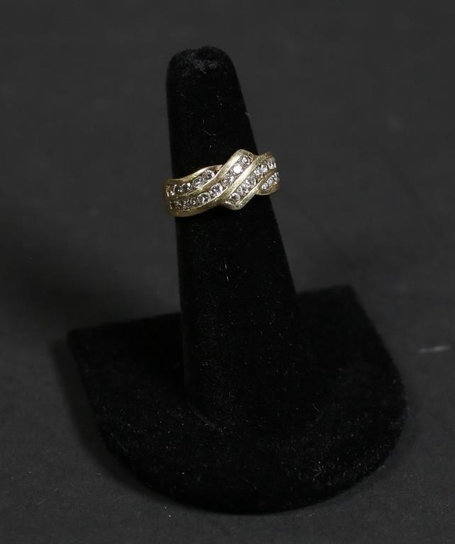 18K GOLD AND DIAMOND RING18k gold