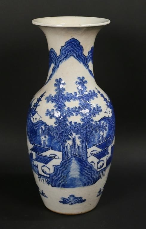 CHINESE BLUE & WHITE PORCELAIN VASEChinese