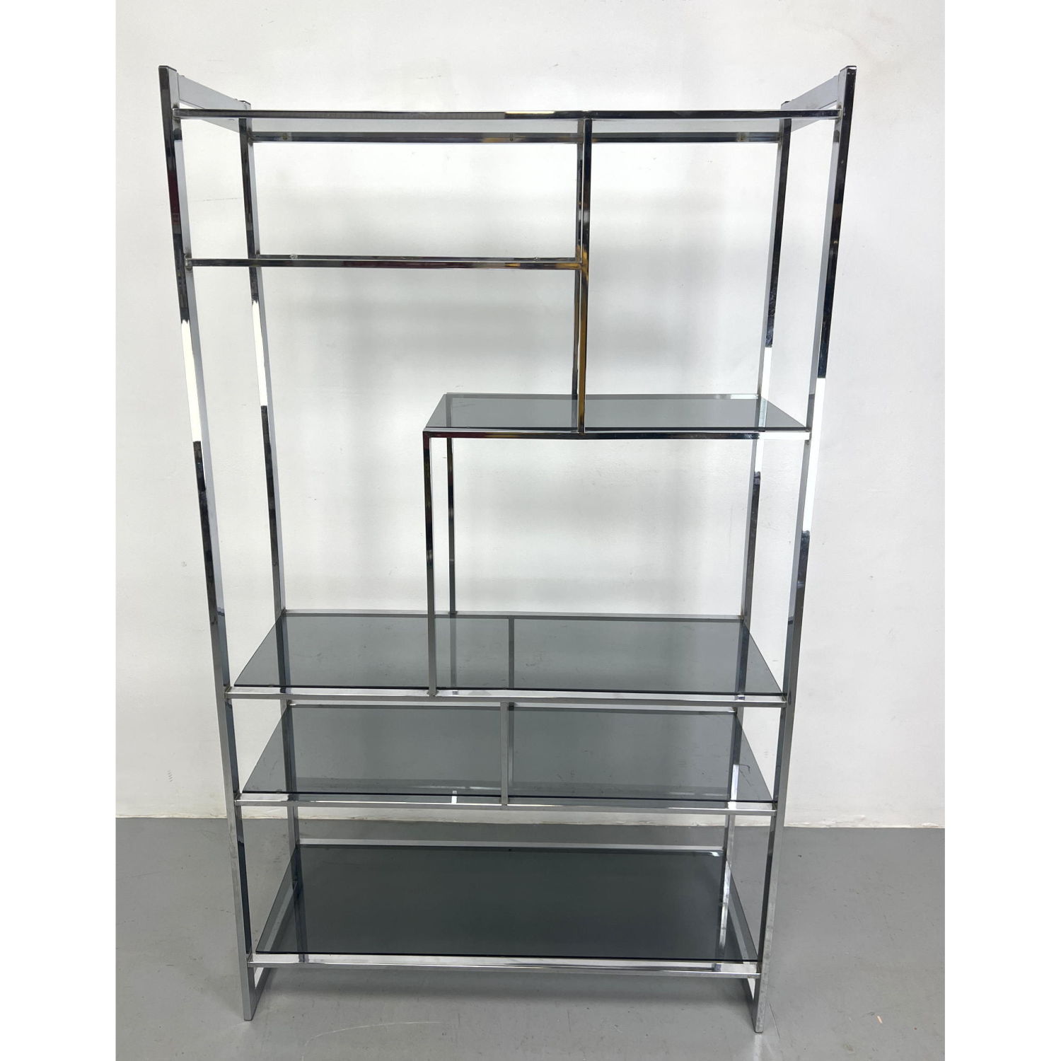 Chrome etagere with gray glass 3ad527