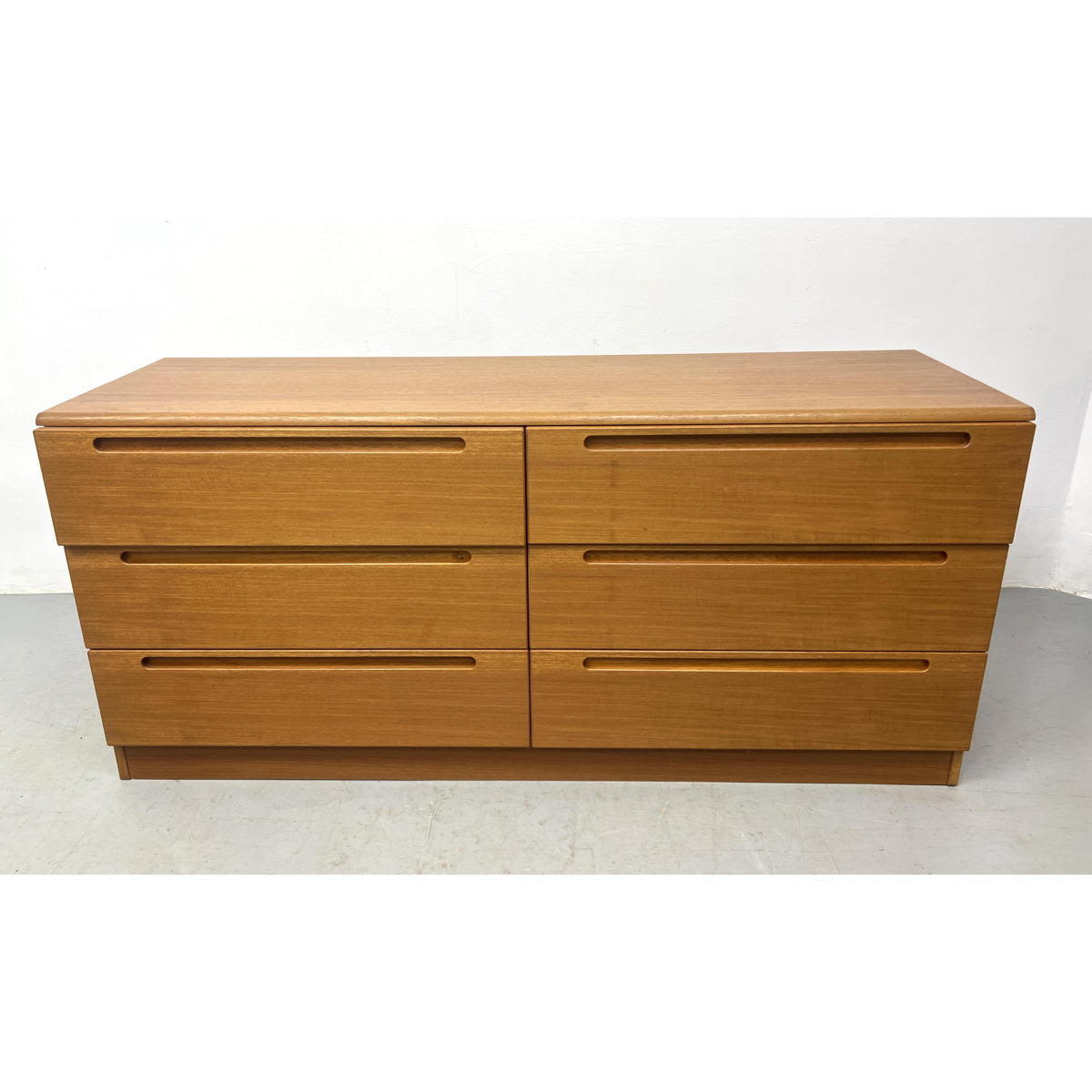 Danish Modern teak 6 drawer dresser 3ad570