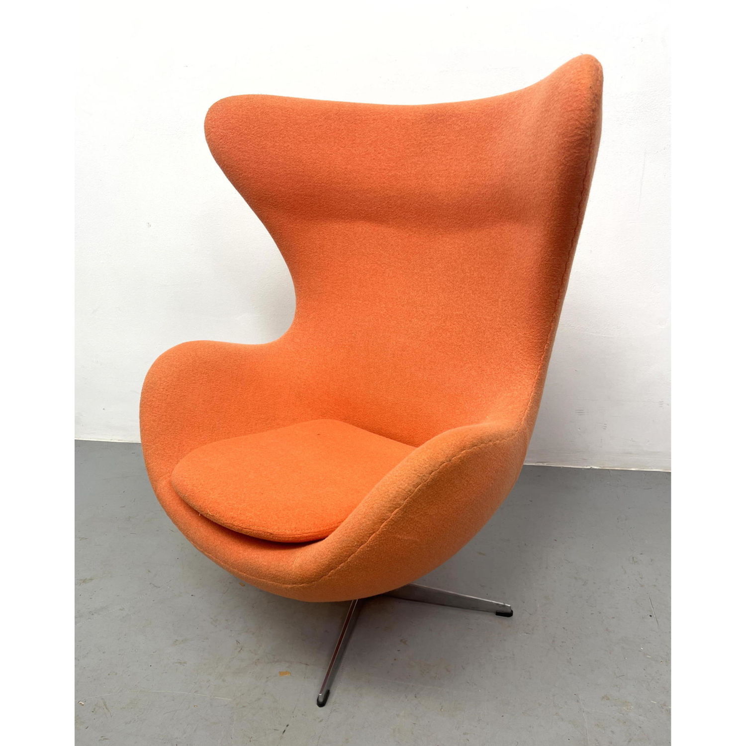 Fritz Hansen Style Swivel egg Chair.