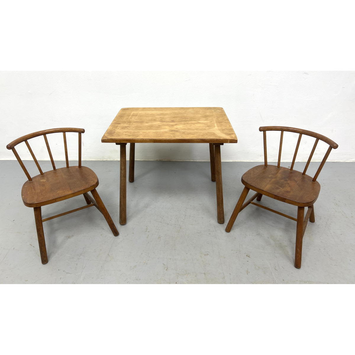 Pine Child s Set Table and 2 Chairs  3ad619