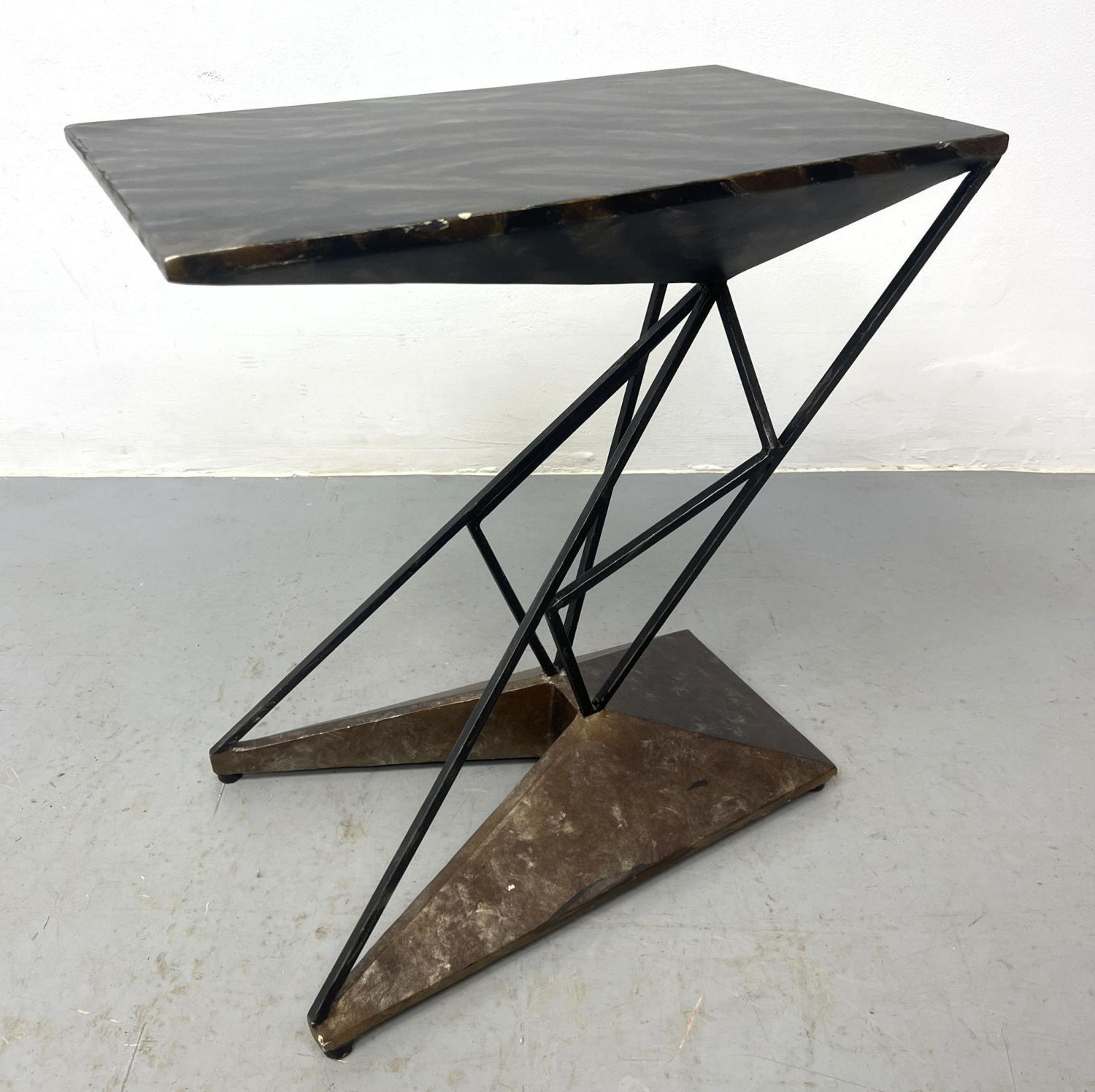 Metal Table of Unusual Counter 3ad629