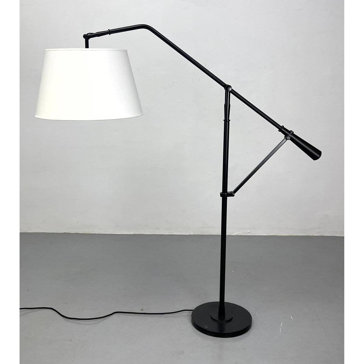 Contemporary Cantilever Floor Lamp  3ad655