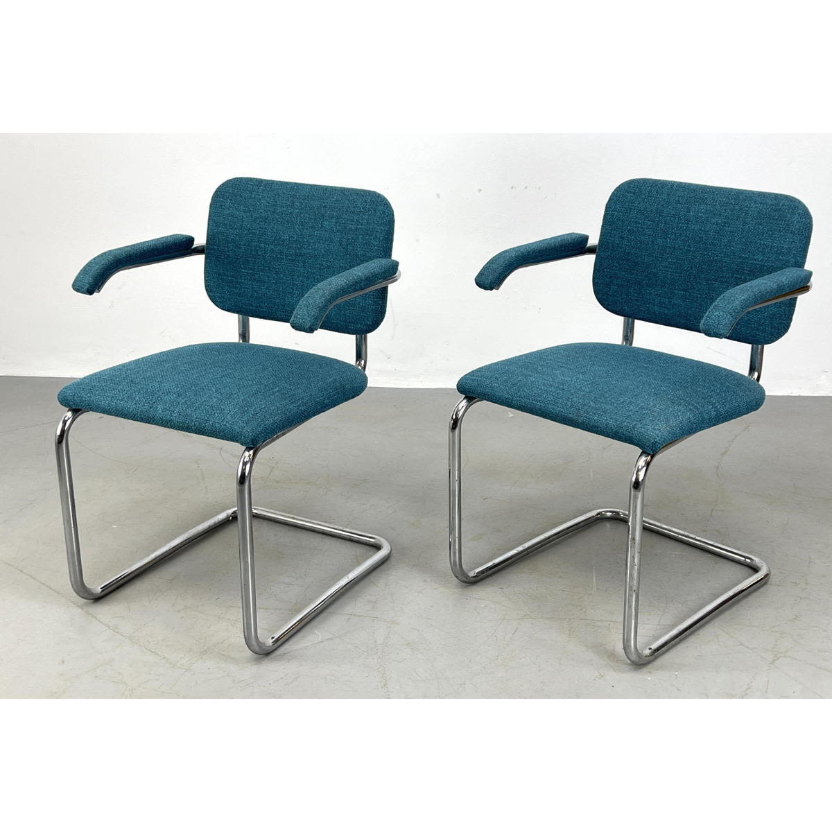 Set of 2 Knoll Cesca Chairs Unmarked  3ad65a