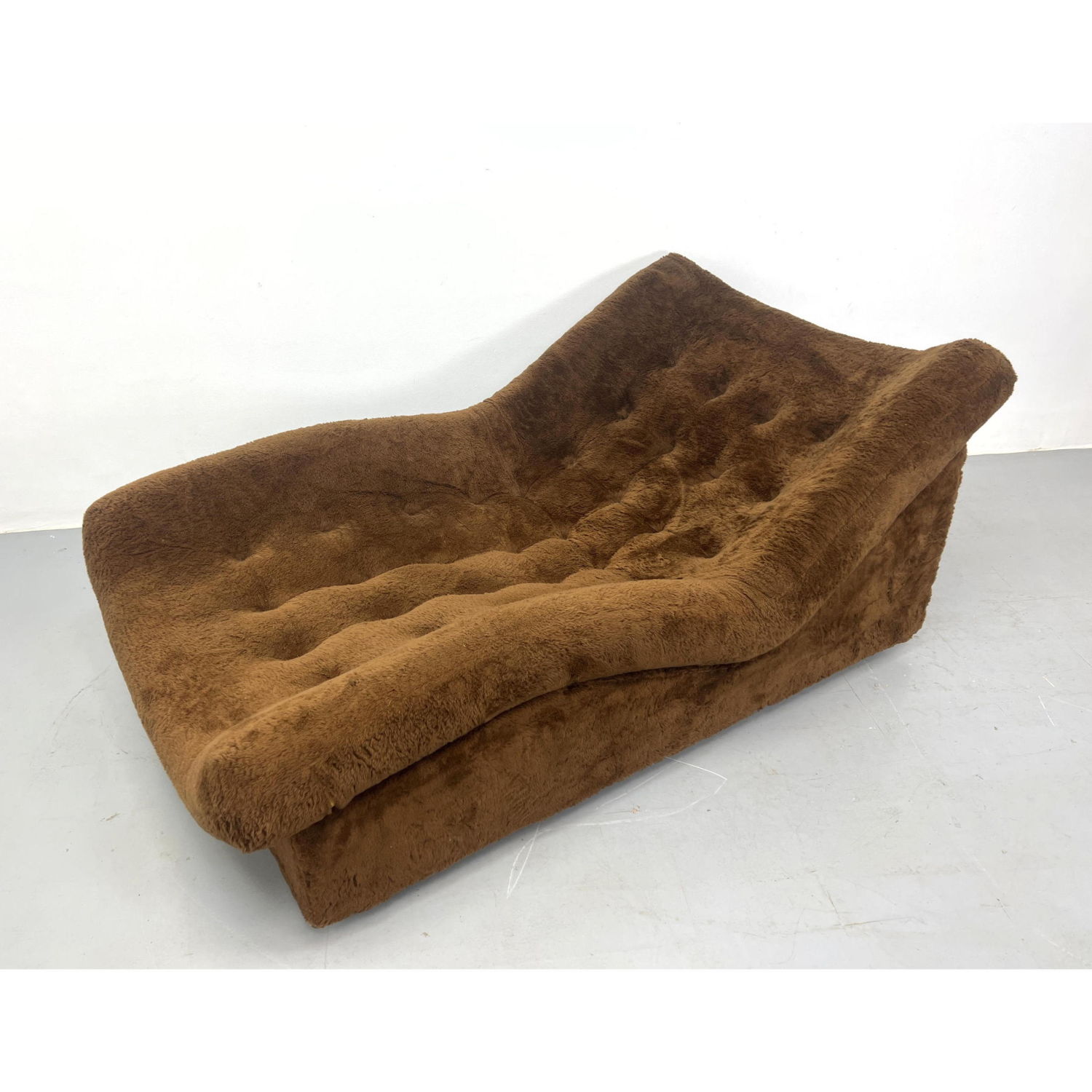 Fully Upholstered Cocoon Wave Lounge 3ad696