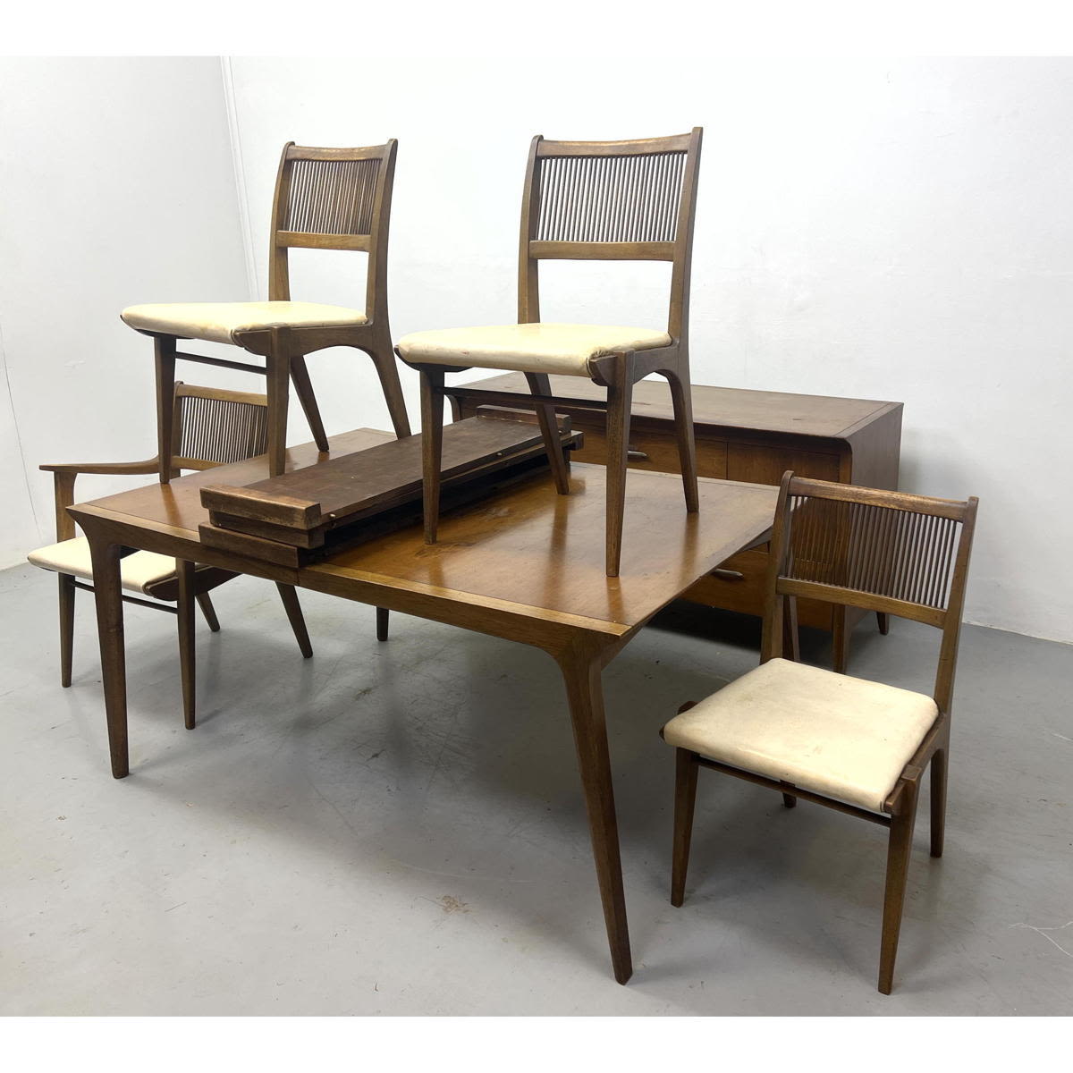 Drexel Profile Dining Set. Table