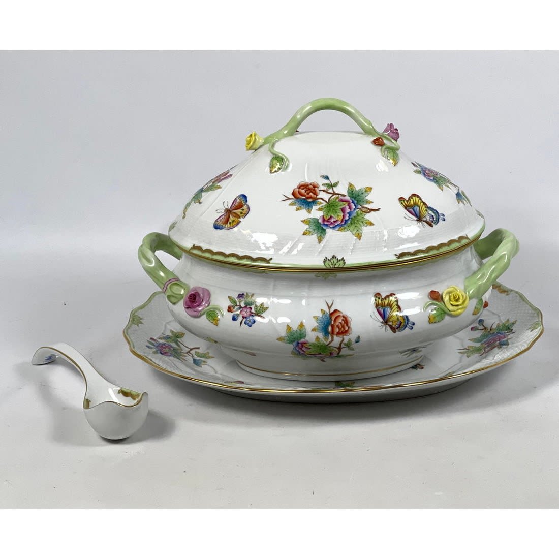 HEREND HUNGARY Lidded Soup Tureen.