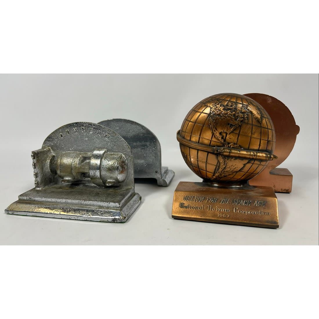 2pr Vintage Metal Bookends. 1)