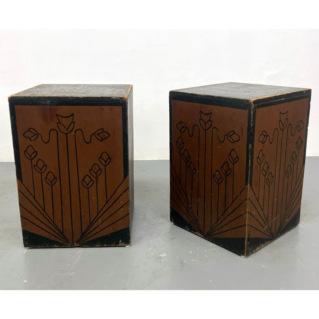 Pair of 1930 40 s art deco painted 3ad7d2