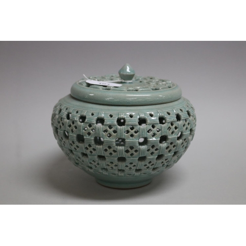Korean Goryeo style celadon reticulated 3ad958