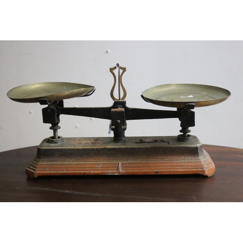 Set of antique French weighting