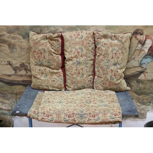 Laura Ashley throw in tapestry 3adaee