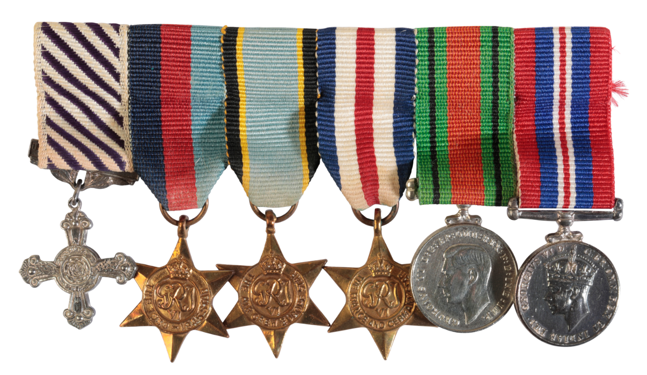 A GROUP OF MINIATURE MEDALS including 3add67
