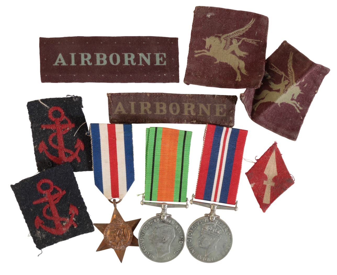 A COLLECTION OF WW2 AIRBORNE INSIGNIA
