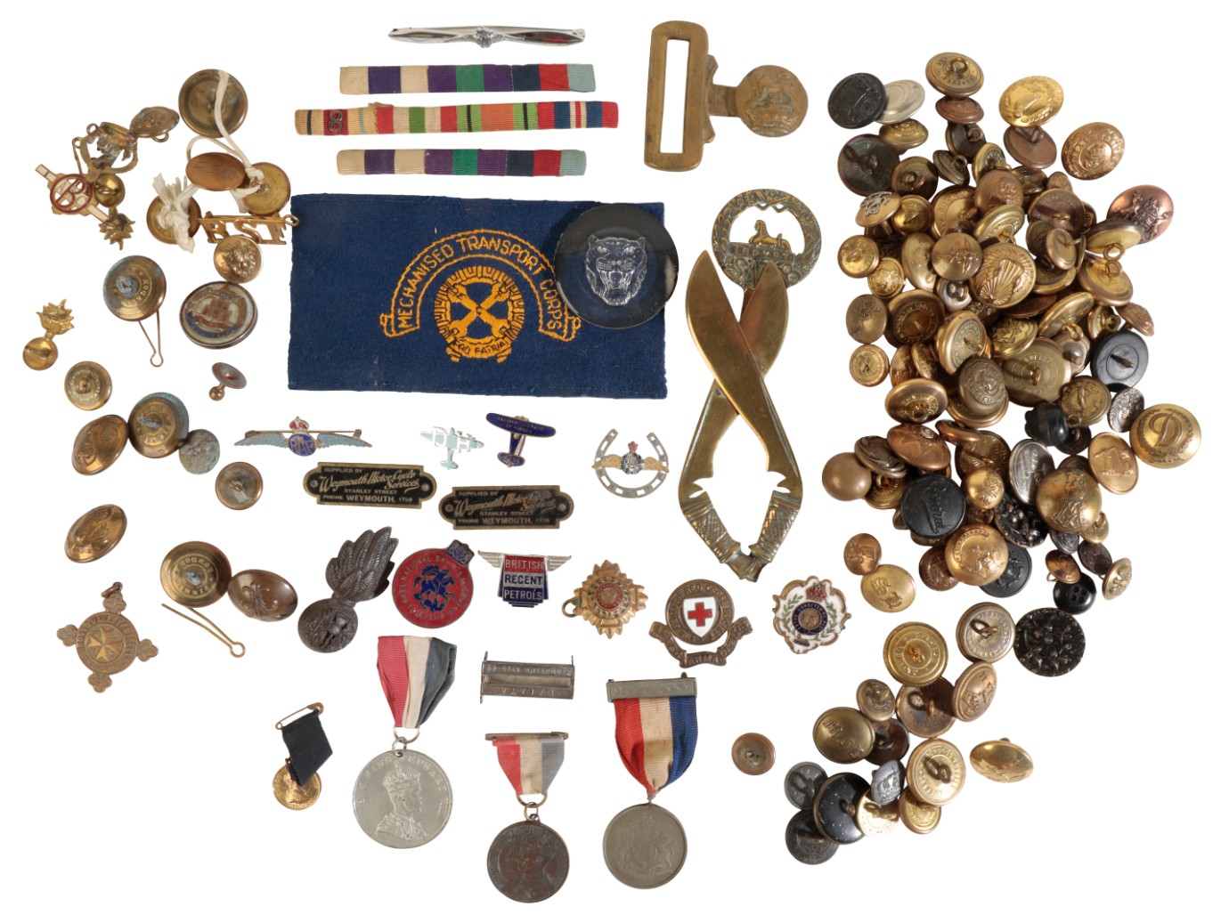 A COLLECTION OF VARIOUS MILITARY BUTTONS,