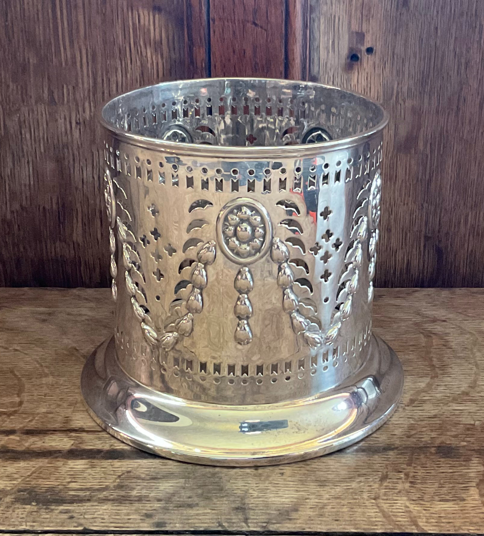 AN EDWARD VII SILVER BOTTLE COASTER 3adf9b