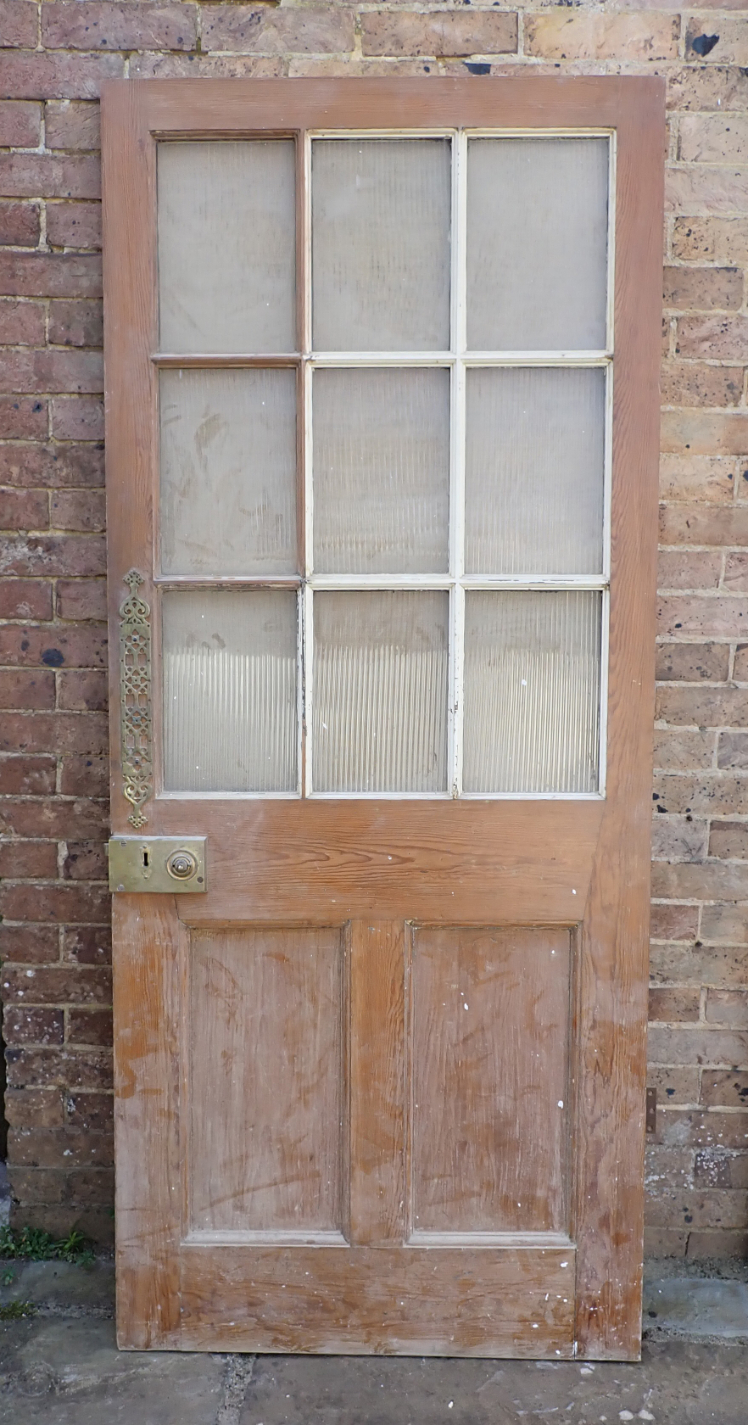 AN EARLY 19TH CENTURY PANELLED 3adfcb