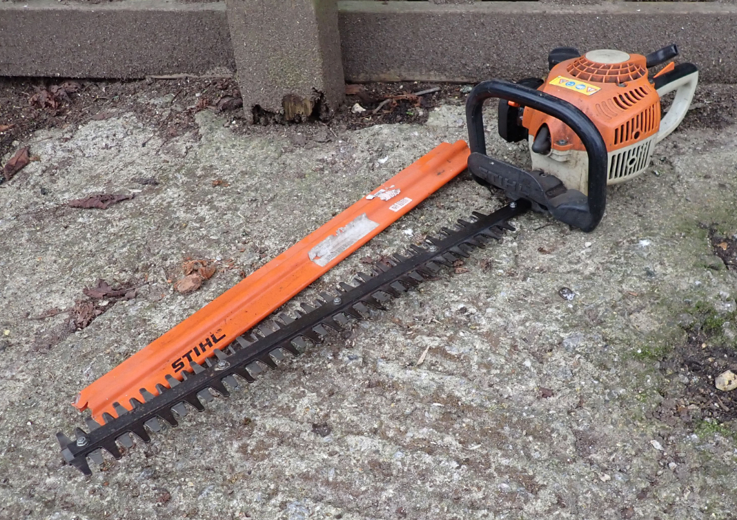 A STIHL BRUSH CUTTER with 66cm blade