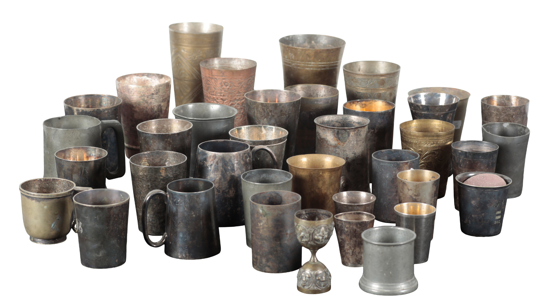 A LARGE COLLECTION OF CUPS AND 3ae02c