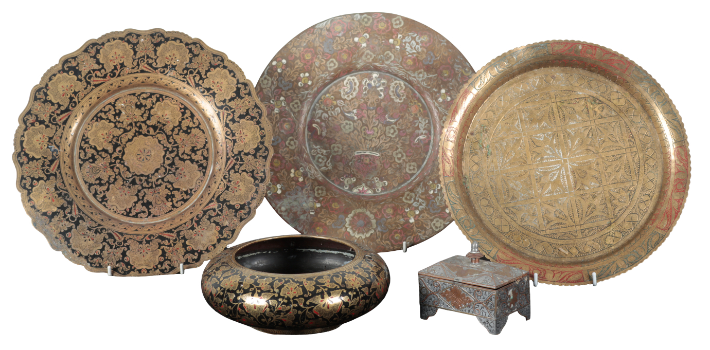 A SMALL GROUP OF PERSIAN METALWARE 3ae039