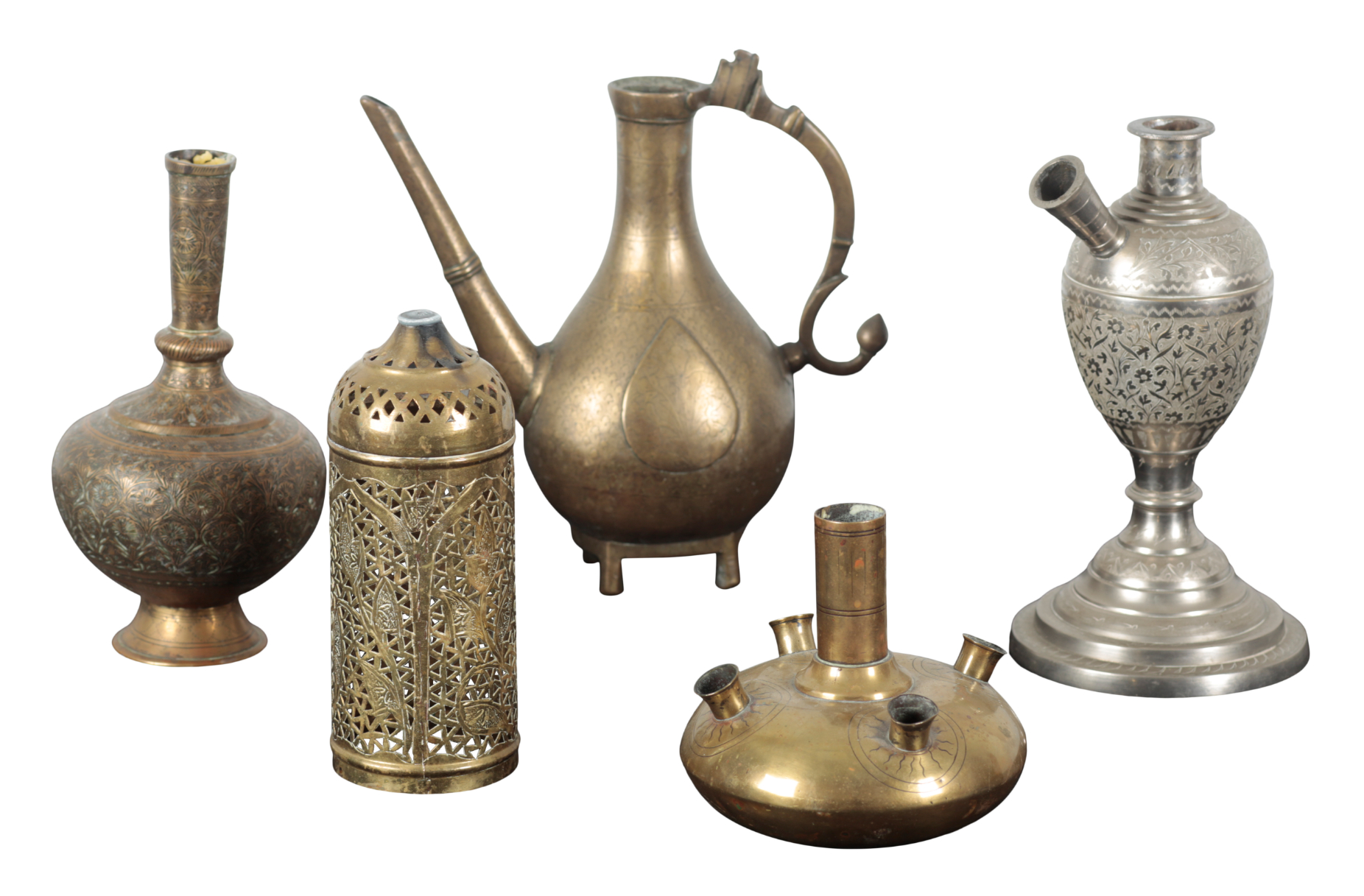 A SMALL COLLECTION OF EASTERN METALWARE 3ae03c