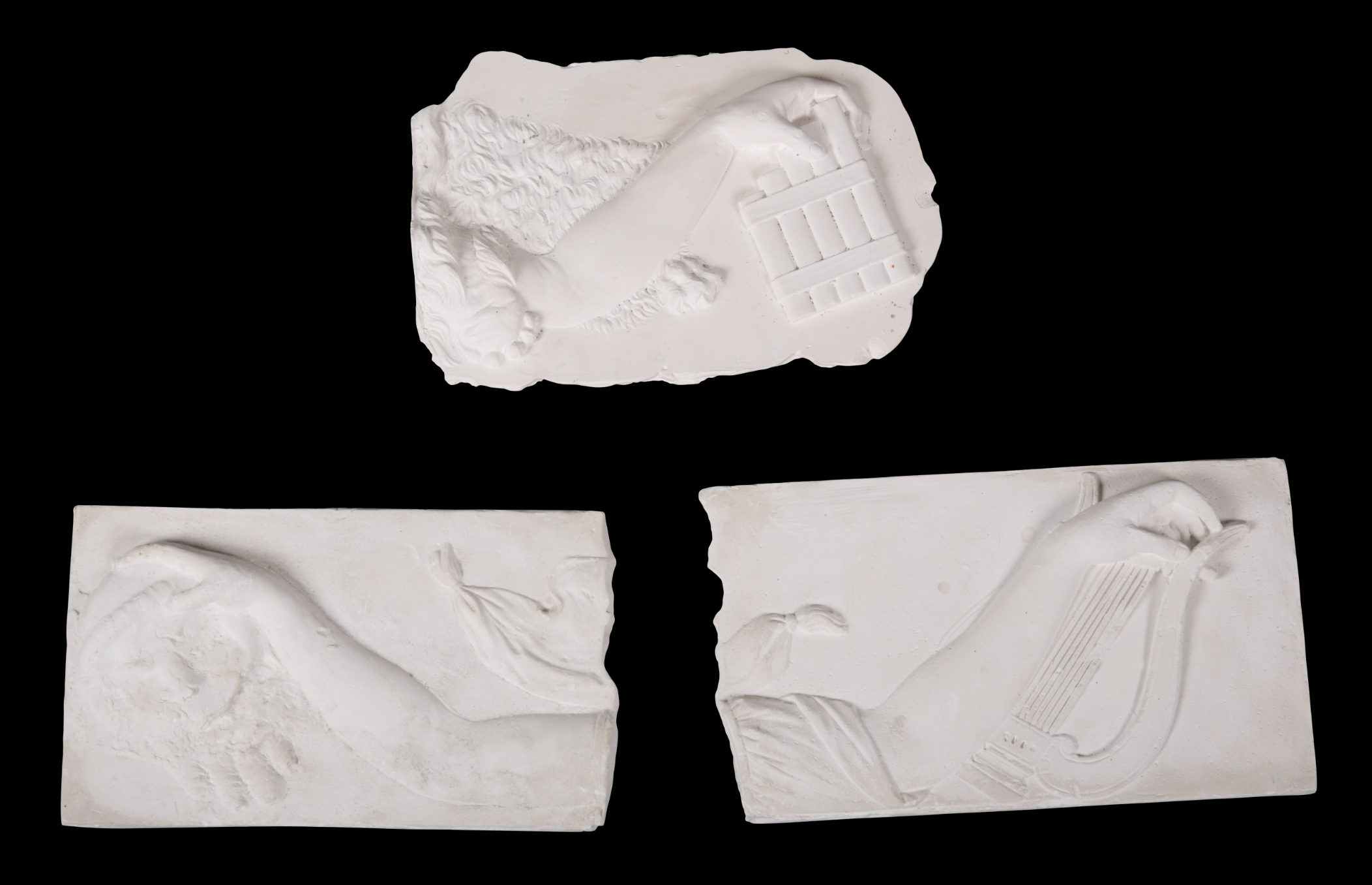 THREE PLASTER MOULDED FRAGMENTS 3ae055