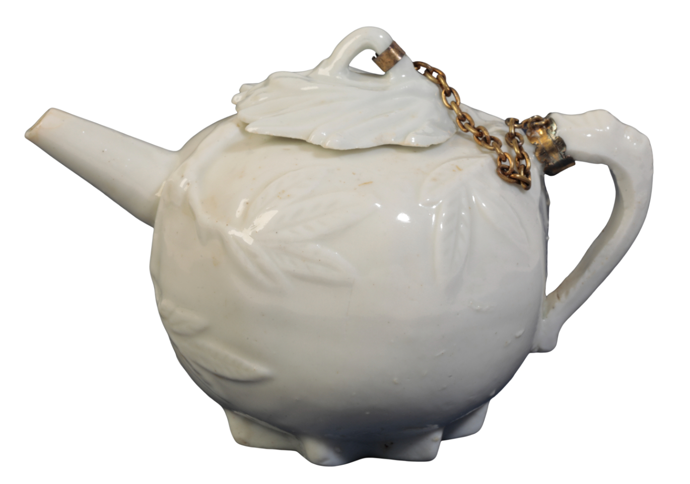 A DEHUA BLANC DE CHINE TEAPOT AND 3ae1bd