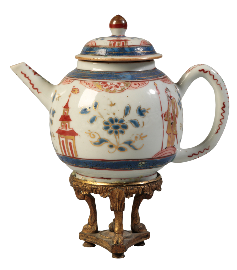 A CHINESE TEA POT circa 1735, of bullet-shape,