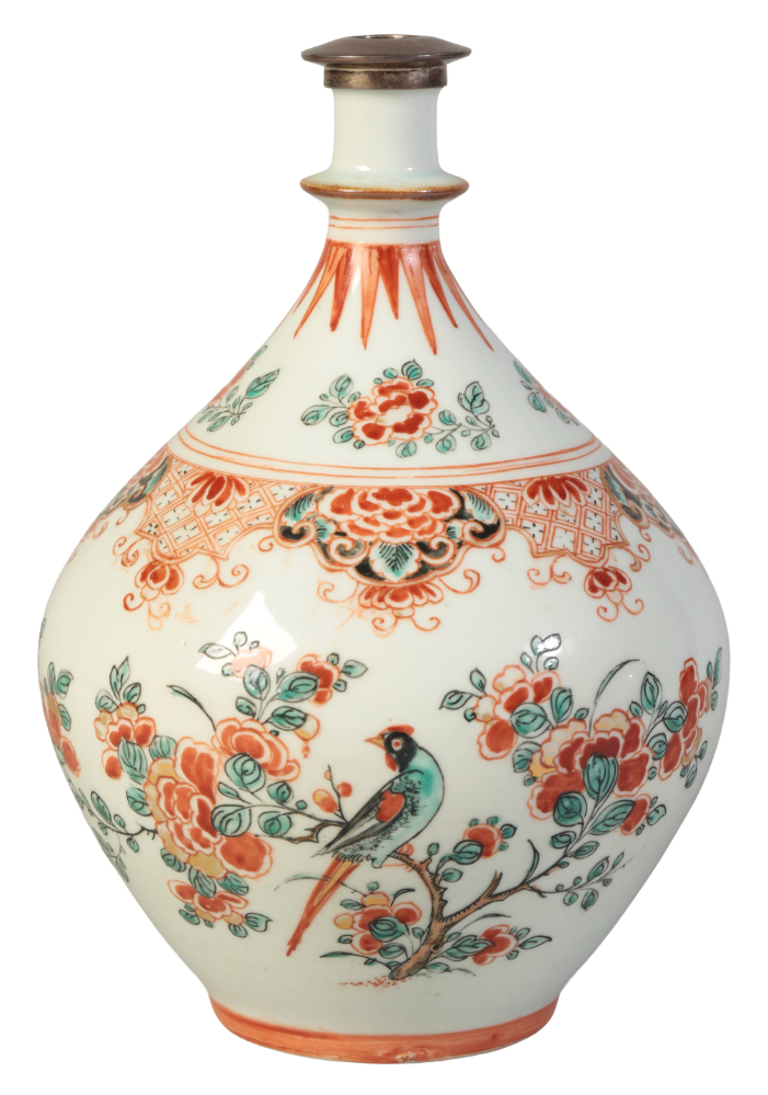 A CHINESE APOTHECARY BOTTLE the