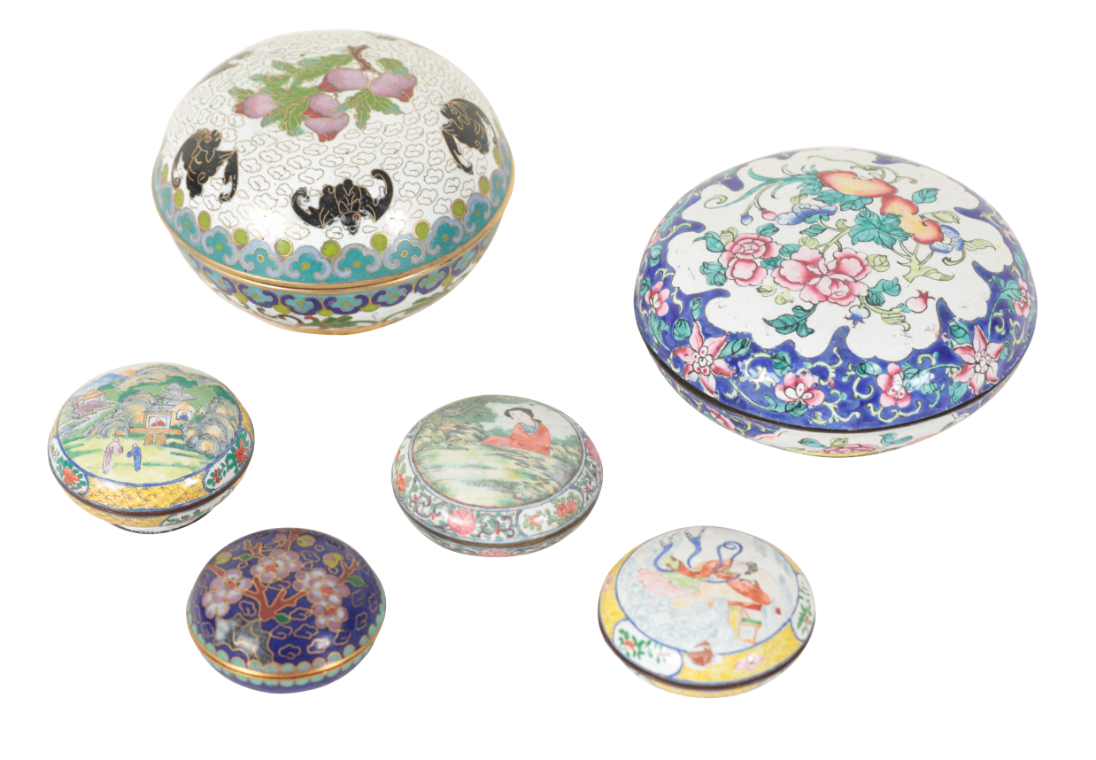 A GROUP OF SIX CHINESE ENAMEL BOXES 3ae21c