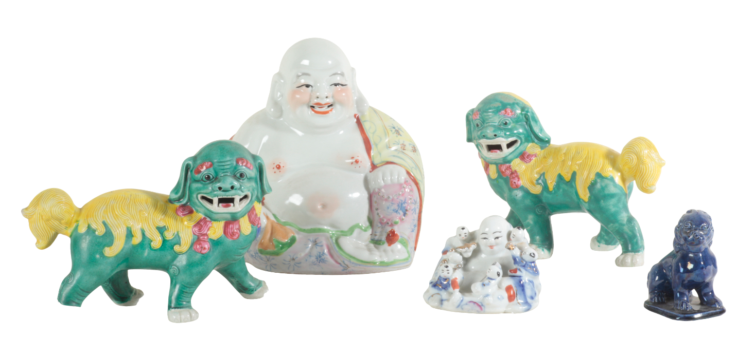 A GROUP OF FIVE CHINESE PORCELAIN