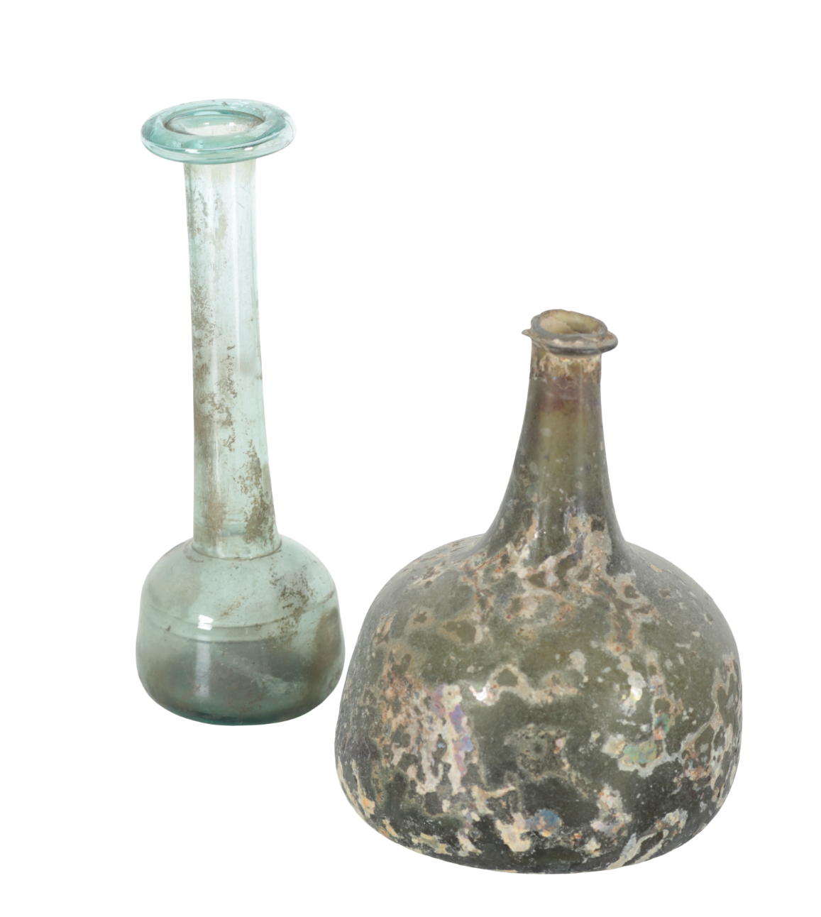 A 17TH CENTURY ONION BOTTLE showing