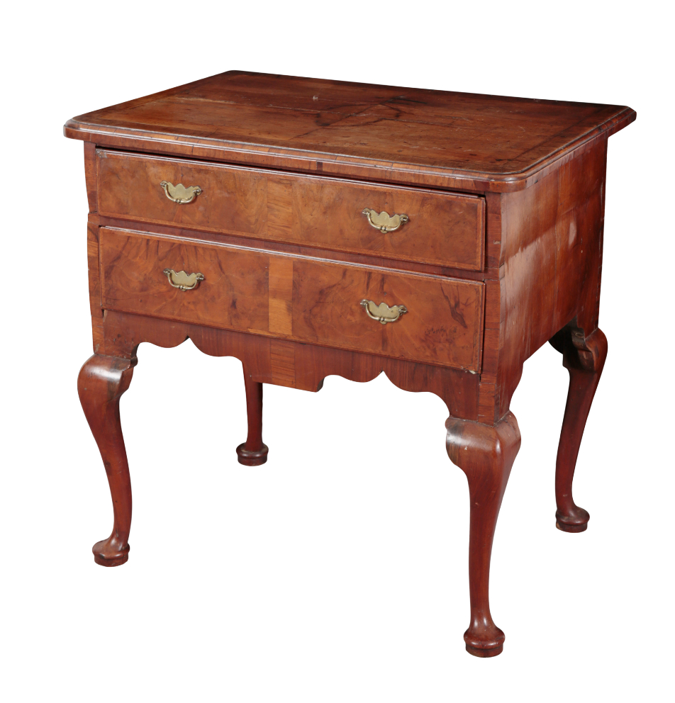 A GEORGE II WALNUT LOWBOY 18th 3ae2f7