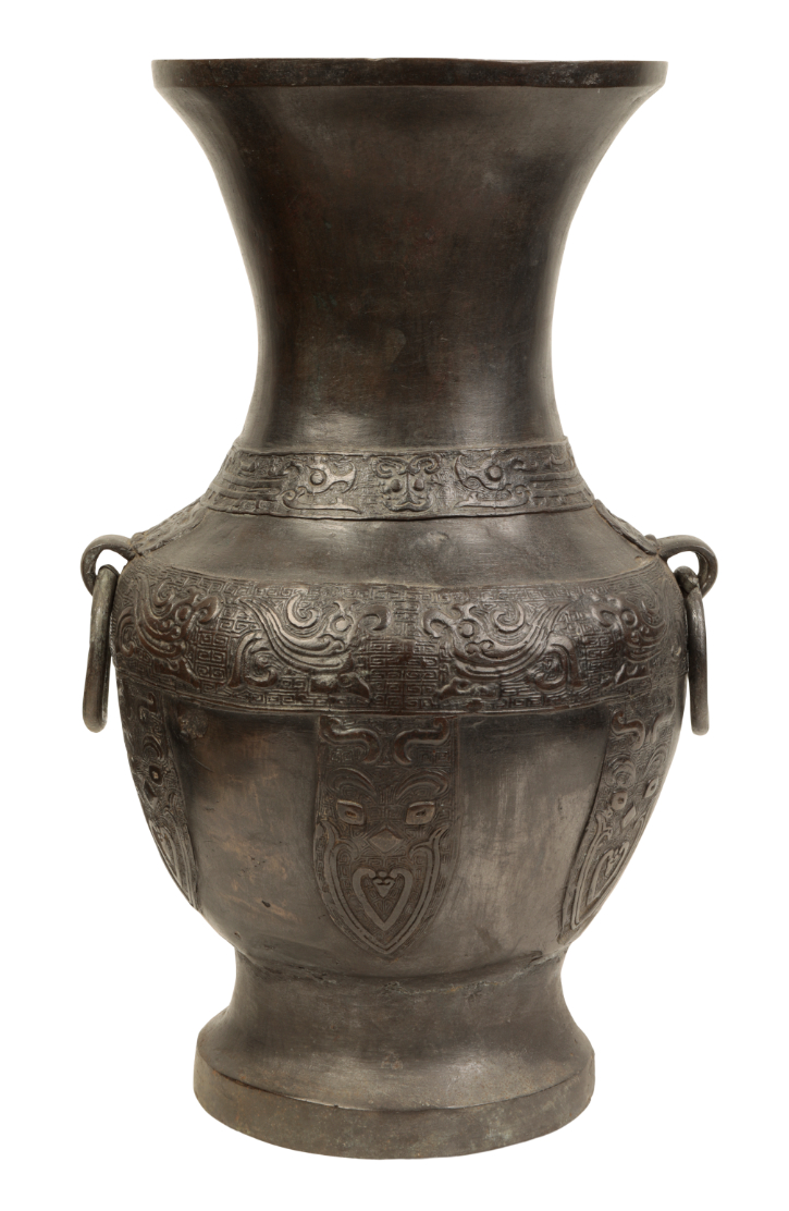 A LARGE CHINESE BRONZE VASE Ming 3ae339