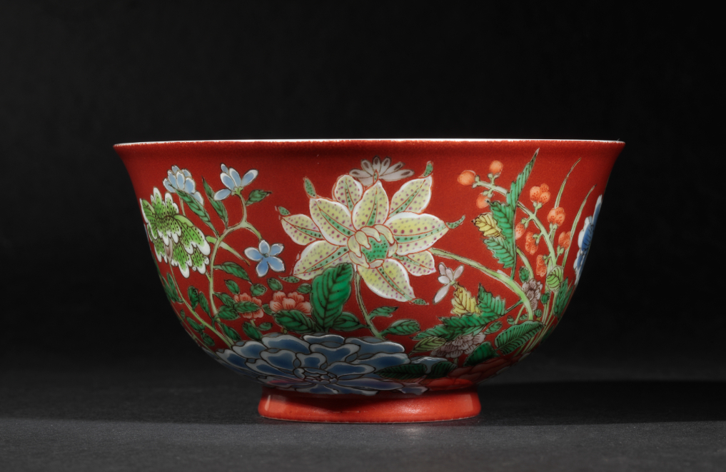 A FINE CHINESE CORAL GROUND BOWL 3ae359